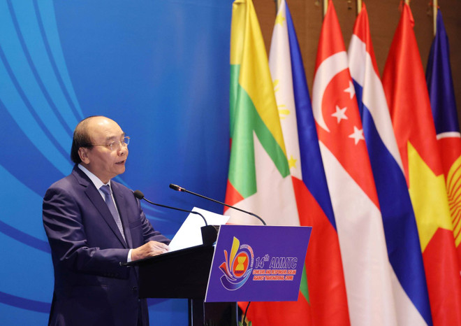 Thủ tướng Nguyễn Xuân Phúc phát biểu tại Lễ khai mạc Hội nghị Bộ trưởng ASEAN về phòng, chống tội phạm xuyên quốc gia lần thứ 14. (Ảnh: Thống Nhất/TTXVN) Thủ tướng dự Hội nghị Bộ trưởng ASEAN về chống tội phạm xuyên quốc gia ảnh 1