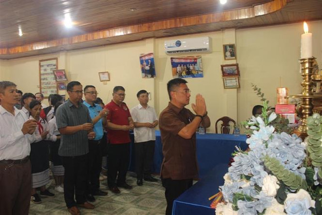 Người Việt Nam tại 4 tỉnh Nam Lào kỷ niệm 133 năm Ngày sinh Bác Hồ ảnh 1