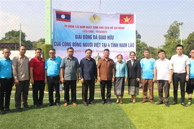 Người Việt Nam tại 4 tỉnh Nam Lào kỷ niệm 133 năm Ngày sinh Bác Hồ ảnh 2