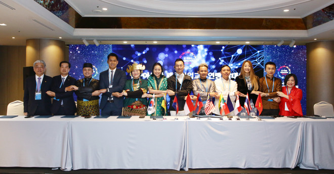 Hiệp hội thời trang ASEAN lần đầu tiên có Chủ tịch là người Việt Nam ảnh 1