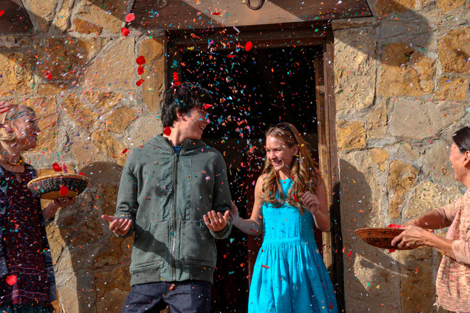 Phim hot mùa lễ Tình nhân: "Khoảng cách giữa chúng ta" ảnh 2