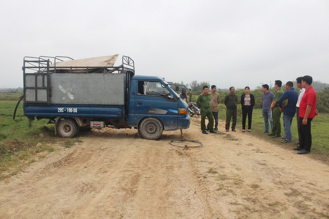 Bắt giữ hai đối tượng xả 2.000 lít chất thải lỏng ra môi trường ảnh 1