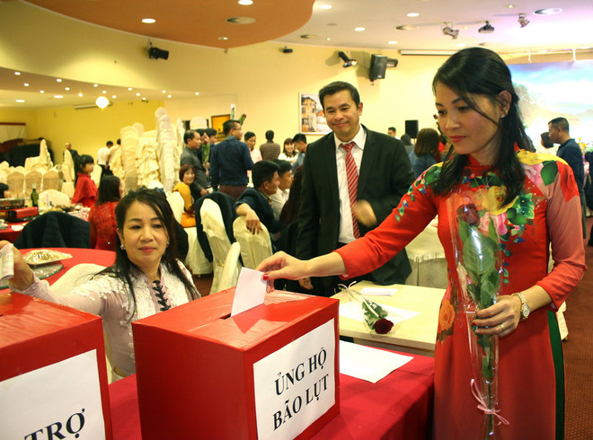 Đêm nhạc tại Séc tôn vinh phụ nữ Việt Nam và hướng về miền Trung ảnh 1