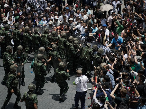 Chính quyền quân sự Thái củng cố quyền lực, rối loạn ở Bangkok ảnh 1