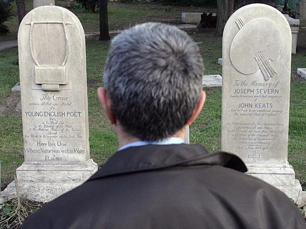 Bùng nổ trào lưu du lịch tại... các nghĩa trang ở Italy ảnh 1