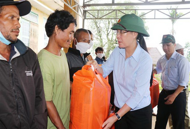 Quảng Ngãi lên kế hoạch di dời hơn 75.000 người để tránh bão số 4-Noru ảnh 1