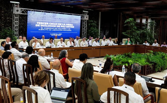 Chính phủ Colombia và ELN ký thỏa thuận ngừng bắn kéo dài 6 tháng ảnh 1