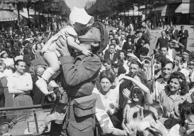 Anh tổ chức kỷ niệm chiến thắng phátxít giữa dịch COVID-19 ảnh 1