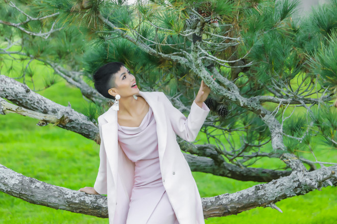 Niềm vui của Hoa hậu H’Hen Niê khi lần đầu được xuất ngoại ảnh 10