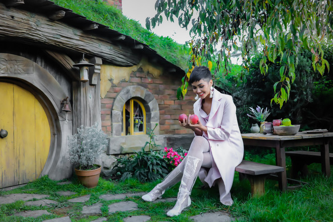 Niềm vui của Hoa hậu H’Hen Niê khi lần đầu được xuất ngoại ảnh 9