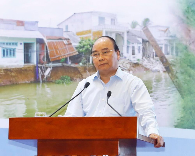 Thủ tướng Nguyễn Xuân Phúc phát biểu chỉ đạo hội nghị. (Ảnh: Thống Nhất/TTXVN) Thủ tướng: Nâng cao chất lượng công tác dự báo, cảnh báo thiên tai ảnh 1