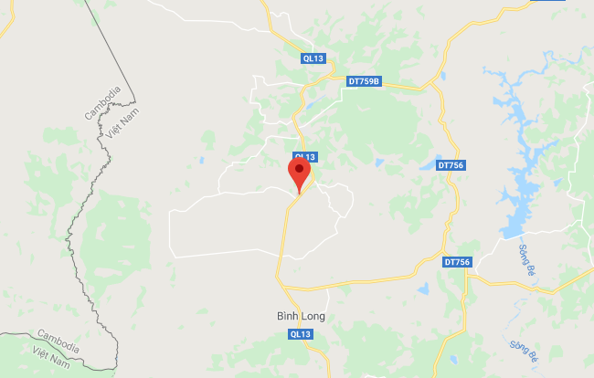 Bình Phước: Vào cua gấp, xe container bị lật chắn ngang Quốc lộ 13 ảnh 1