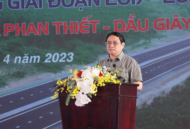 Thủ tướng Phạm Minh Chính phát biểu tại Lễ khánh thành 2 dự án thành phần, tại điểm cầu Bình Thuận. (Ảnh: Dương Giang/TTXVN) Thủ tướng chỉ ra 5 bài học trong quá trình triển khai dự án cao tốc ảnh 3