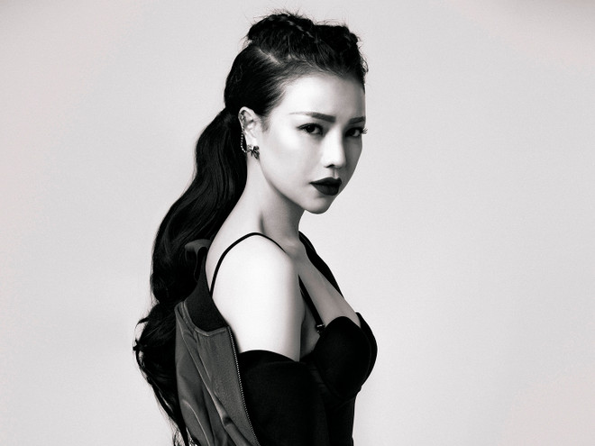 Xu hướng tối giản lên ngôi với những biến tấu lạ mắt đầy gợi cảm ảnh 1