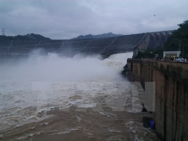 Đóng một cửa xả Thủy điện Hòa Bình và liên tục phát tối đa các tổ máy ảnh 1