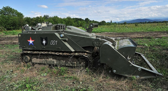 Nga đẩy mạnh sử dụng robot công binh trong rà phá bom mìn ảnh 1