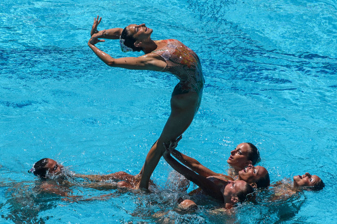 Giải đấu loại Olympic của môn bơi nghệ thuật phải tạm hoãn vì COVID-19 ảnh 1