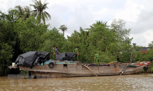 Đồng Nai : Xử lý 2 phương tiện “vỏ gỗ” khai thác cát trái phép ảnh 1