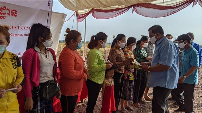 Campuchia: Đáp ứng nhu cầu thiết thực của kiều bào tại Kampot ảnh 2