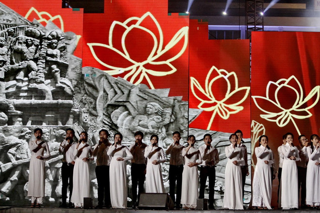 Cầu truyền hình "Bản hùng ca mùa Xuân: Chân trần-Chí thép" ảnh 2