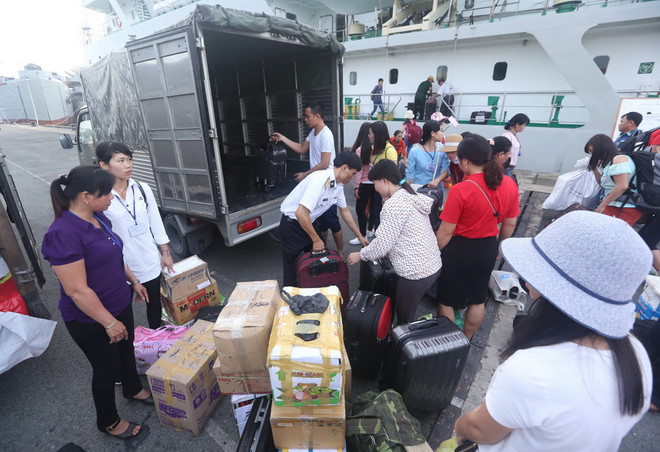 Thăm, chúc Tết cán bộ, chiến sỹ Nhà giàn DK1 và huyện Côn Đảo ảnh 1