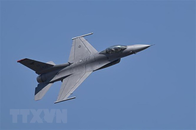 Ukraine bắt đầu huấn luyện phi công lái tiêm kích F-16 trong tháng 8 ảnh 1