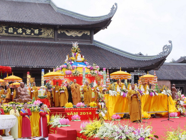 Kiên Giang: Gần 10.000 người tham dự Đại lễ Phật đản ảnh 1