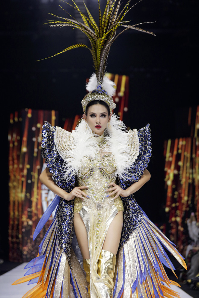 Những dư âm rực rỡ khép lại Tuần lễ Thời trang Quốc tế Việt Nam ảnh 10