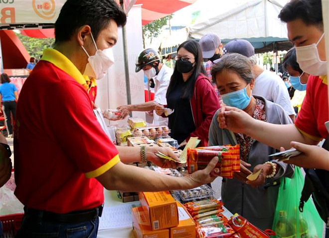 TP.HCM chú trọng chăm lo, điều trị cho người dân hậu COVID-19 ảnh 2