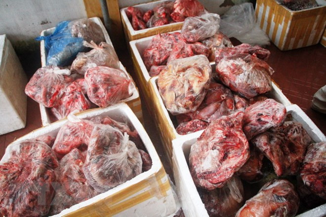 Phát hiện 2 xe ôtô chở 6,5 tấn xương động vật thối đi tiêu thụ ảnh 1