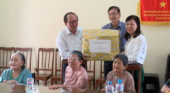 Dành hơn 362 tỷ đồng tặng quà cho người có công dịp Tết Kỷ Hợi ảnh 1