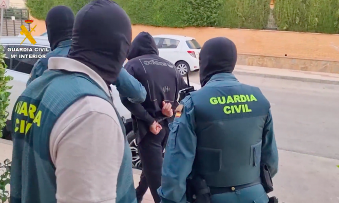 Triệt phá đường dây ma túy dưới vỏ bọc hàng viện trợ cho Ukraine ảnh 1