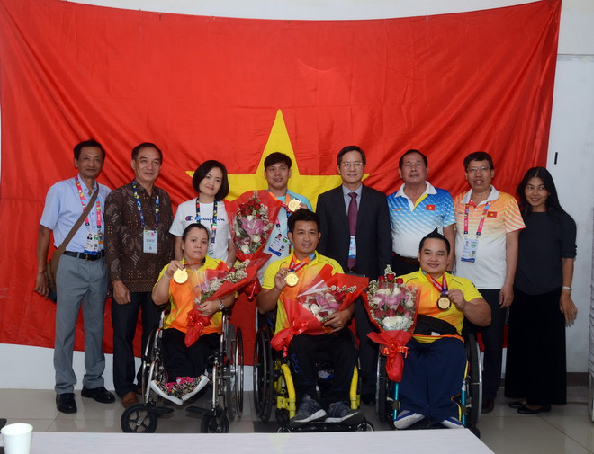 Đại sứ Việt Nam tại Indonesia chúc mừng đoàn thể thao Việt Nam ảnh 1