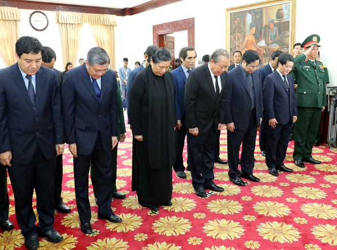 Đoàn đại biểu cấp cao Việt Nam viếng nguyên Thủ tướng Lào ảnh 1