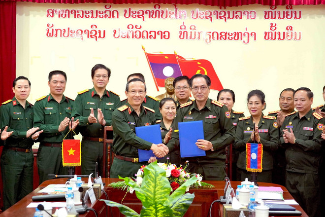 Bệnh viện Trung ương Quân đội 108 và Bệnh viện Trung ương Quân đội 103 Lào trao biên bản ghi nhớ hợp tác. (Ảnh: Đỗ Bá Thành/TTXVN) ttxvn_vien 108.jpg