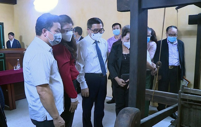 Hà Nội: Tiếp nhận hiện vật hiến tặng di tích Nhà Chủ tịch Hồ Chí Minh ảnh 1