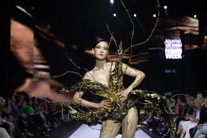 Những BST “hơn cả thời trang” khép lại Tuần lễ Thời trang quốc tế ảnh 6