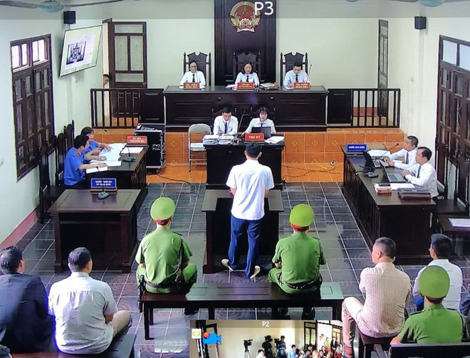 Toàn cảnh phiên tòa. (Ảnh: Đỗ Anh Tuấn/TTXVN) Tuyên phạt bị cáo Lê Duy Phong 3 năm tù về tội cưỡng đoạt tài sản ảnh 2