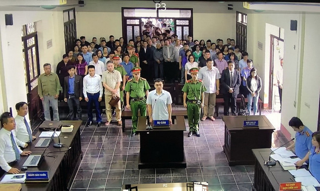 Toàn cảnh phiên tòa. (Ảnh: Đỗ Anh Tuấn/TTXVN) Tuyên phạt bị cáo Lê Duy Phong 3 năm tù về tội cưỡng đoạt tài sản ảnh 1