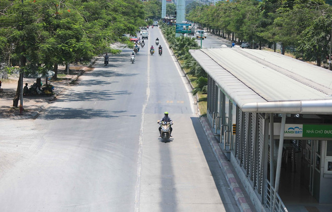 Ngày 16/5, nắng nóng bao trùm các khu vực, có nơi trên 38 độ C ảnh 1