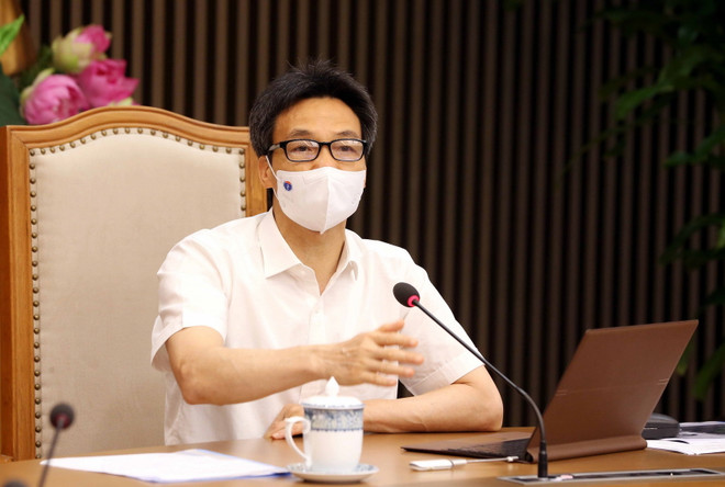 Phó Thủ tướng Vũ Đức Đam phát biểu chỉ đạo. (Ảnh: Phạm Kiên/TTXVN) Kiểm soát bằng được ổ dịch trong khu công nghiệp ở Bắc Ninh, Bắc Giang ảnh 1