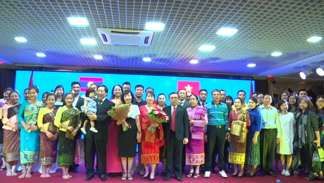 Giao lưu văn nghệ, thể thao kỷ niệm 55 năm thiết lập quan hệ Việt-Lào ảnh 2