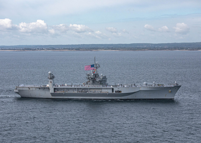 Mỹ điều tàu chỉ huy USS Mount Whitney của Hạm đội 6 vào Biển Đen ảnh 1