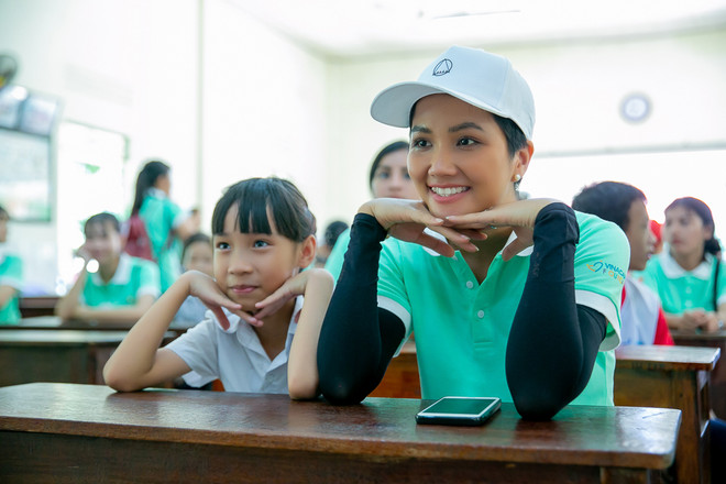 H’Hen Niê ‘Mở đường đến tương lai’ trong trang phục H’Mông ảnh 10