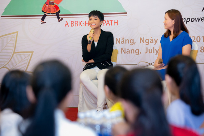 H’Hen Niê ‘Mở đường đến tương lai’ trong trang phục H’Mông ảnh 3