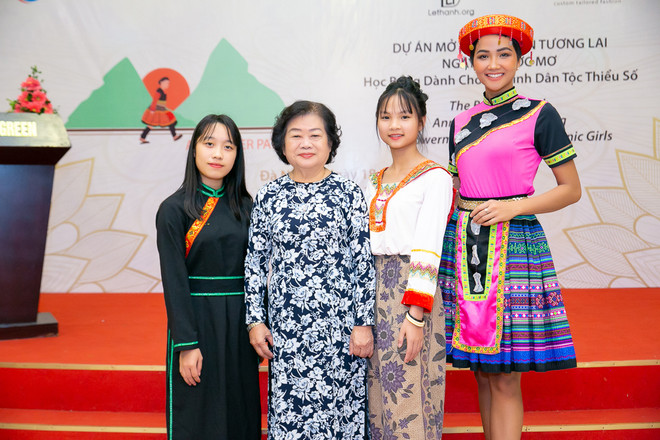 H’Hen Niê ‘Mở đường đến tương lai’ trong trang phục H’Mông ảnh 4