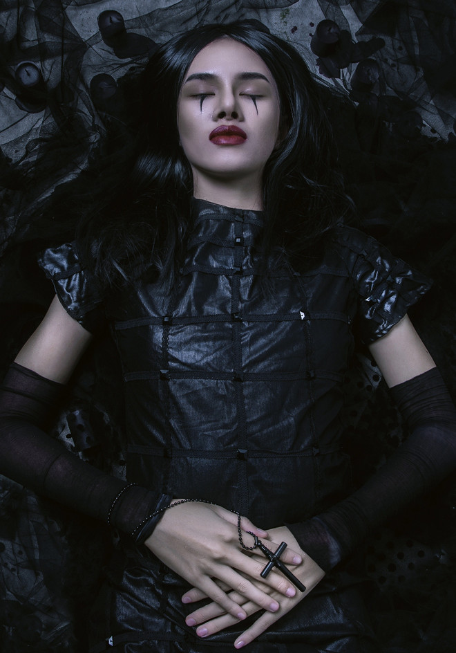 Đỗ Hà đầy ma mị và bí ẩn trong những trang phục phá cách mới ảnh 9