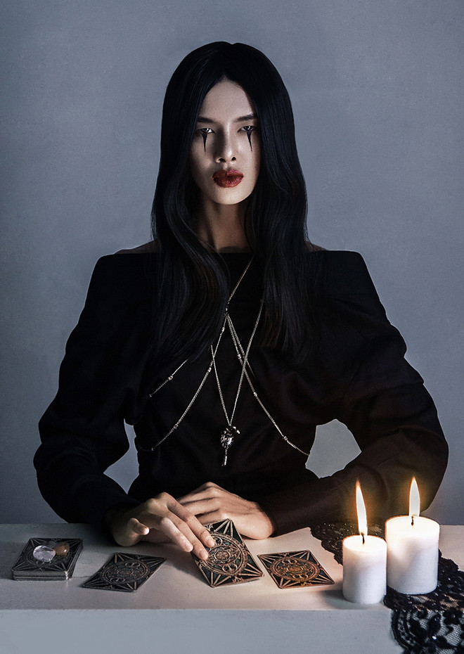 Đỗ Hà đầy ma mị và bí ẩn trong những trang phục phá cách mới ảnh 7