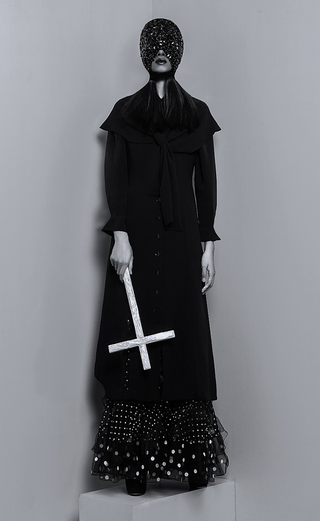 Đỗ Hà đầy ma mị và bí ẩn trong những trang phục phá cách mới ảnh 2