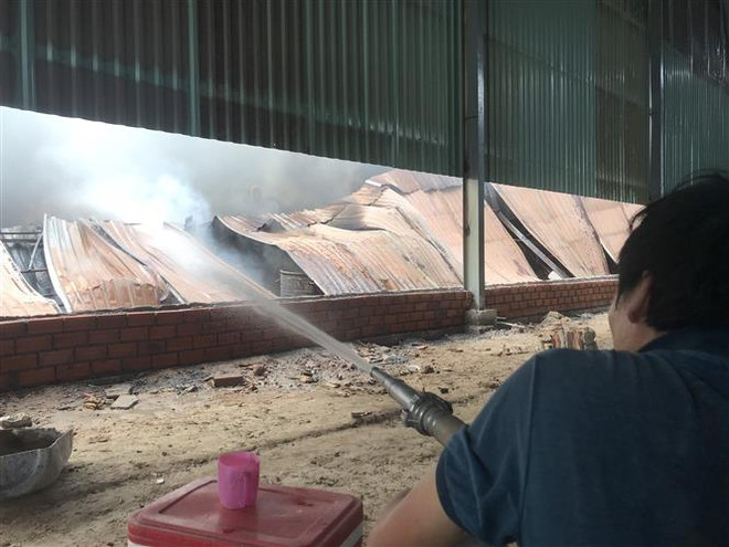 Bình Dương: Hỏa hoạn tại công ty gỗ, một phần nhà xưởng bị thiêu rụi ảnh 2